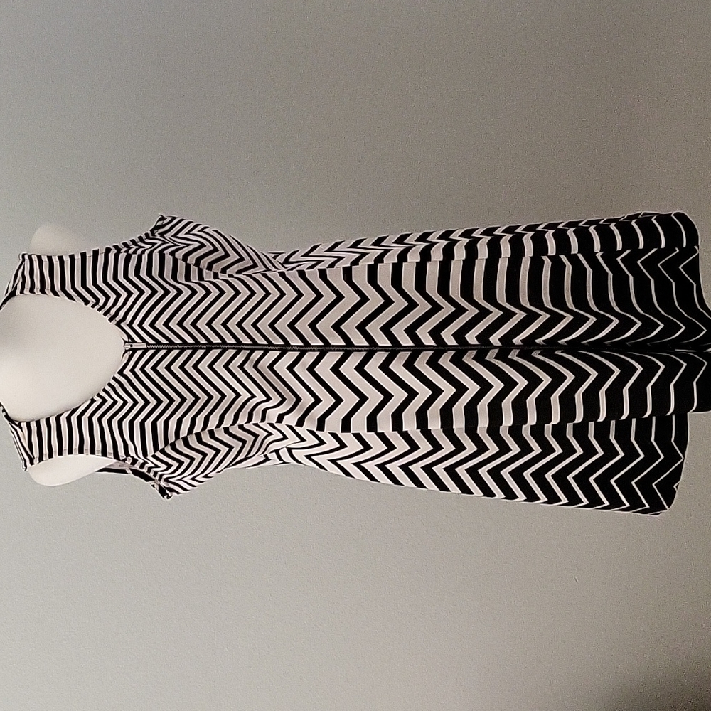 ALFANI Size XL Black/White Chevron Pattern Dress
